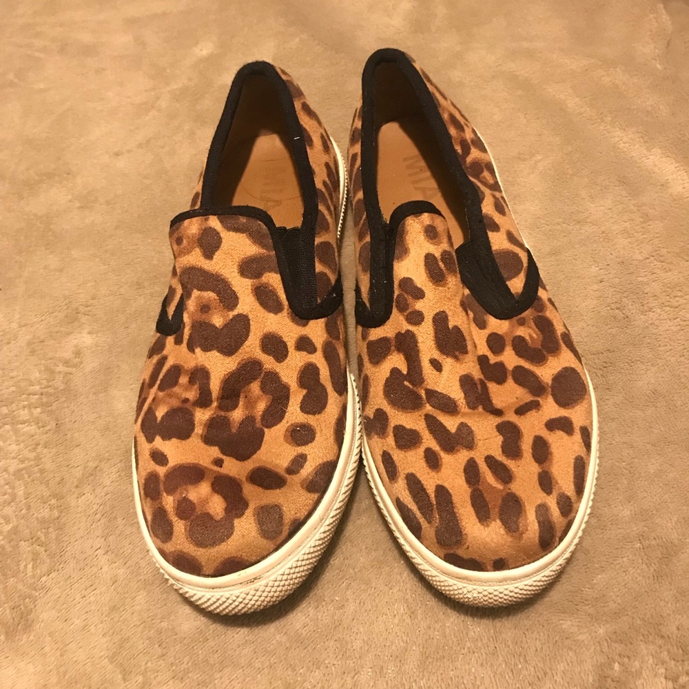 🐆 MIA 🐆 Cheetah print slip on sneakers 🐆